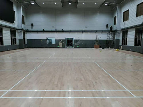 2021湖南長沙室內(nèi)羽毛球館木地板廠家公司 羽毛球館木地板 第1張-湖南德冠木業(yè)有限公司